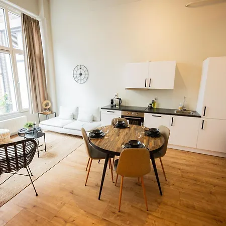 Two-bedroom Bs-bsh Appartamento